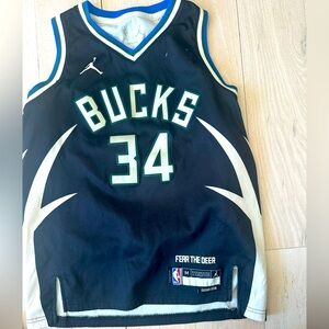 Youth medium Milwaukee Bucks Antetokounmpo NBA jersey